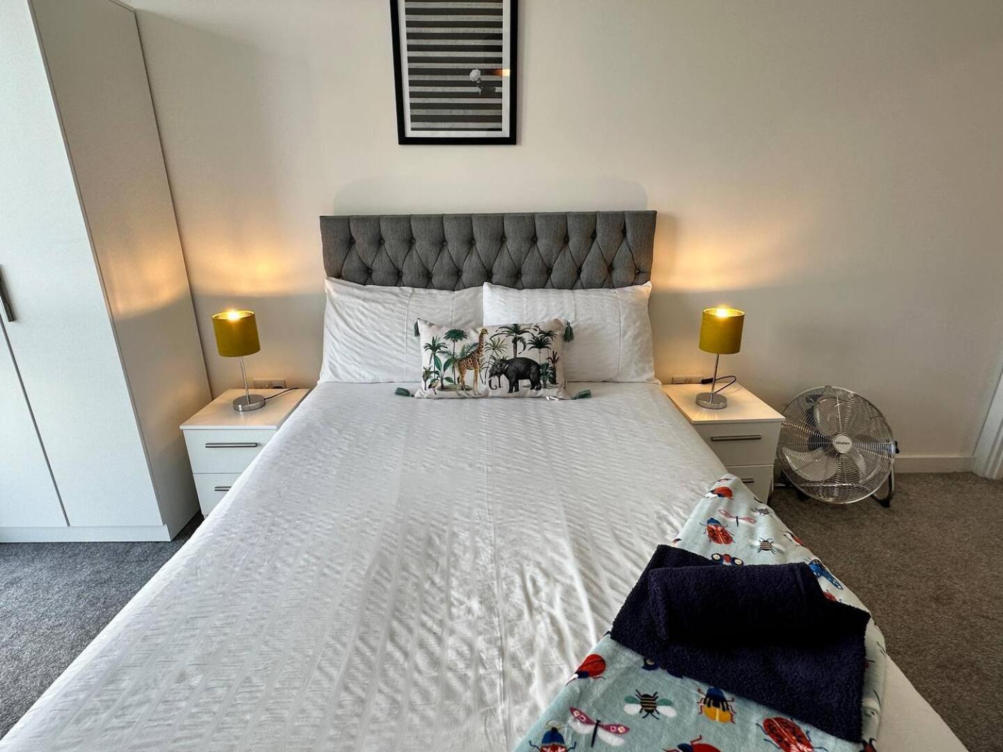 Adelphi Wharf Apartments By Beehosting แมนเชสเตอร์ ภายนอก รูปภาพ